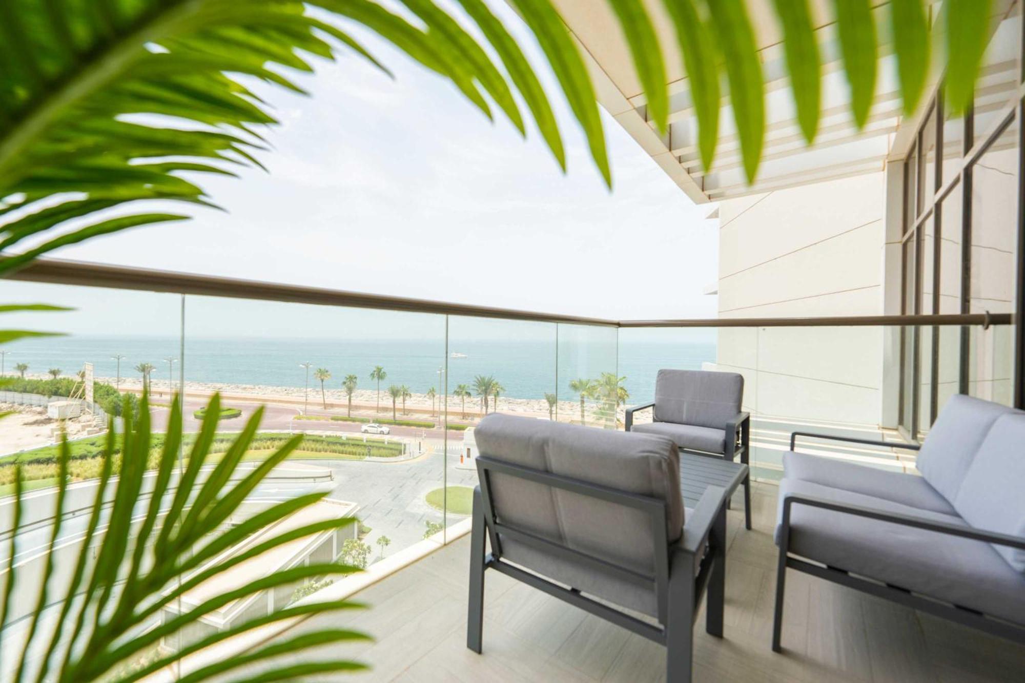 Spacious Beachfront 2 Bedroom Apartment - The 8 ドバイ エクステリア 写真